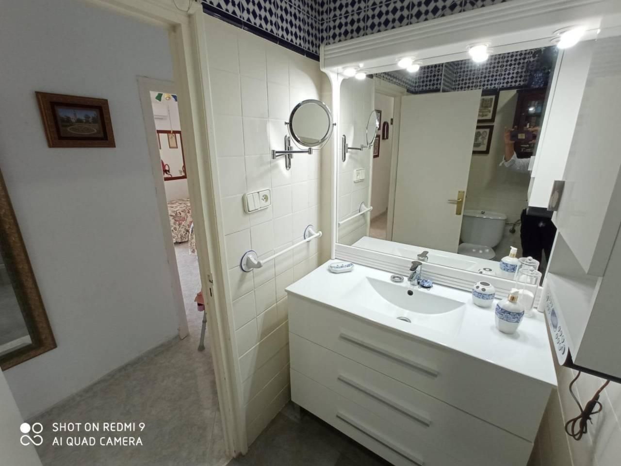Bathroom of Flat to rent in  Cádiz Capital  with Air Conditioner, Heating and Parquet flooring