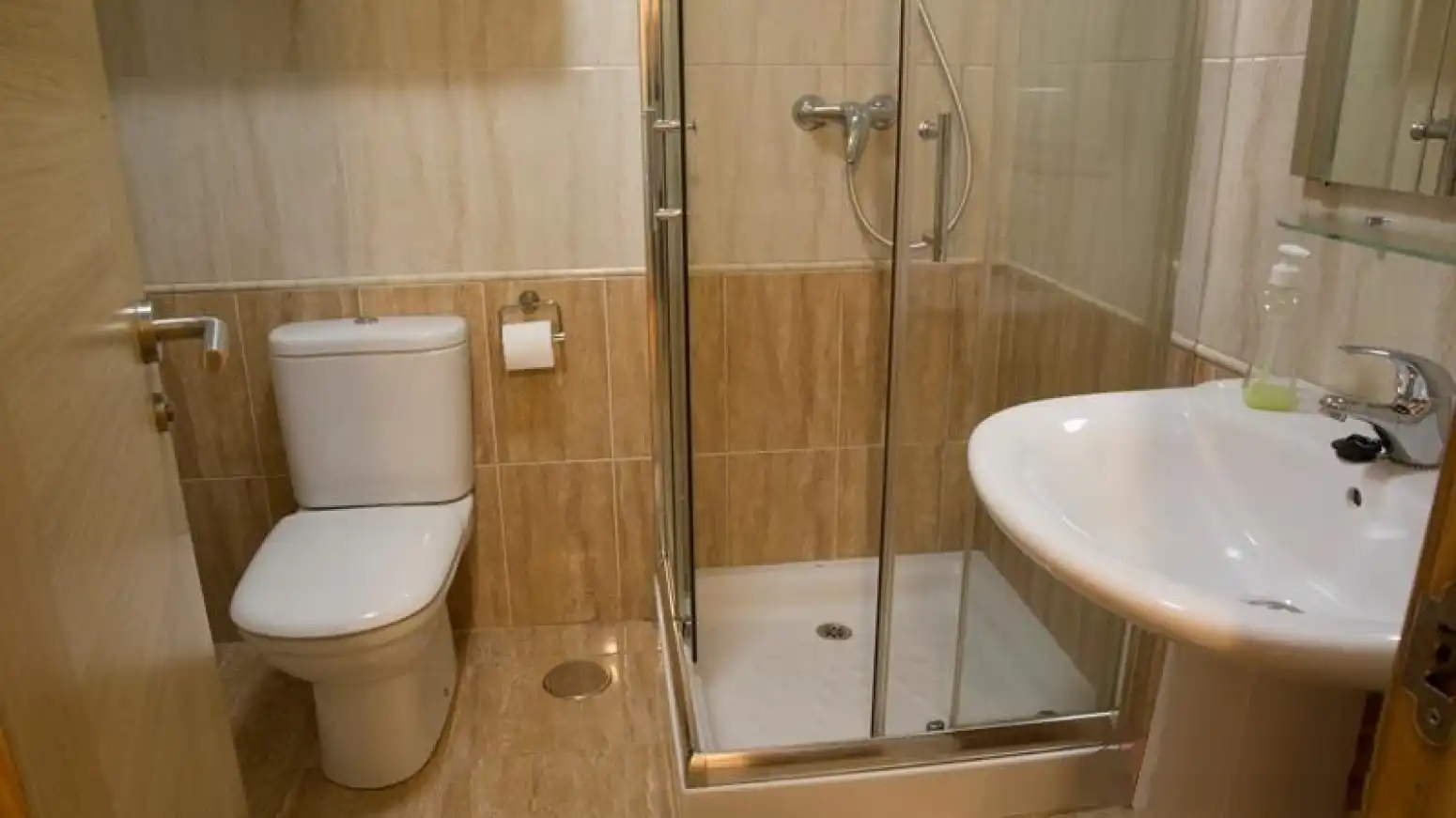 Badezimmer von Wohnung zum Verkauf in Rionansa mit Heizung, Privatgarten und Parkett