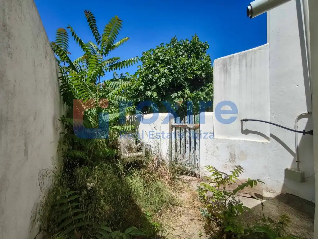 Vista exterior de Casa o xalet en venda en Sant Josep de sa Talaia amb Aire condicionat, Jardí privat i Terrassa