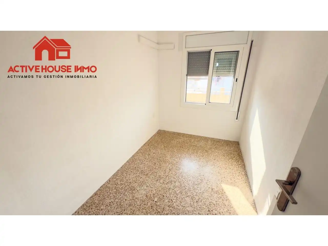 Außenansicht von Wohnung zum Verkauf in La Ràpita mit Klimaanlage, Heizung und Terrasse