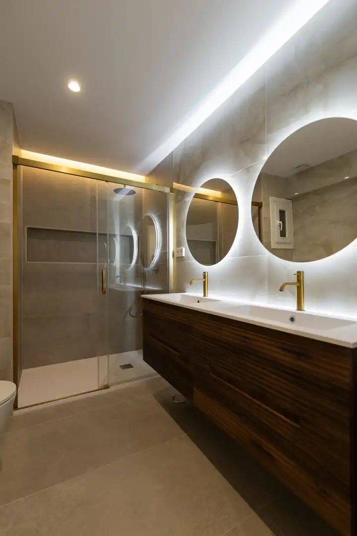 Bathroom of Flat for sale in Barrio de Salamanca