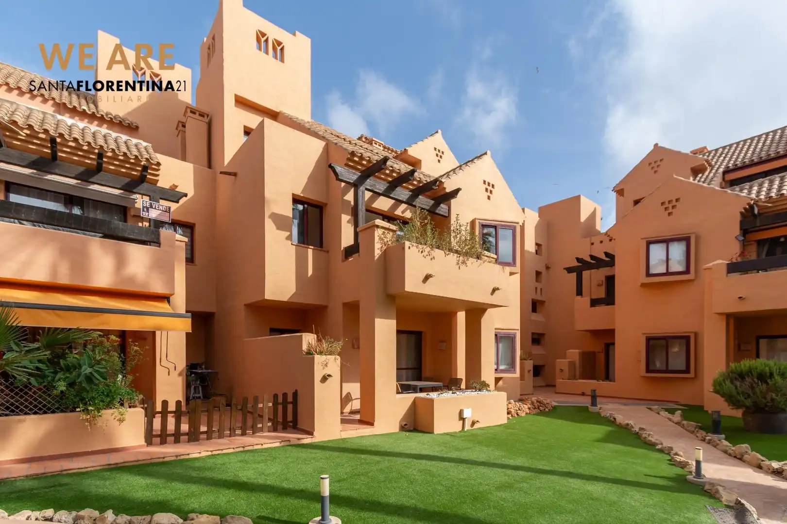 Vista exterior de Àtic en venda en Los Alcázares amb Aire condicionat, Jardí privat i Terrassa