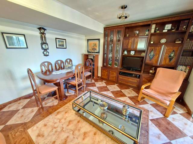 Piso en Venta en Avenida RAFAEL ALBERTI en Palomeras Sureste