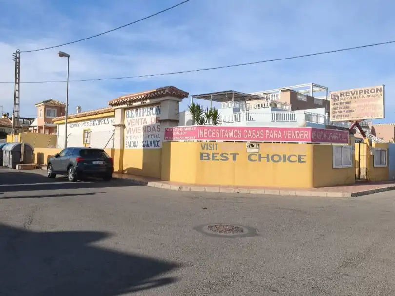 Außenansicht von Büro zur Miete in Torrevieja mit Klimaanlage und Terrasse