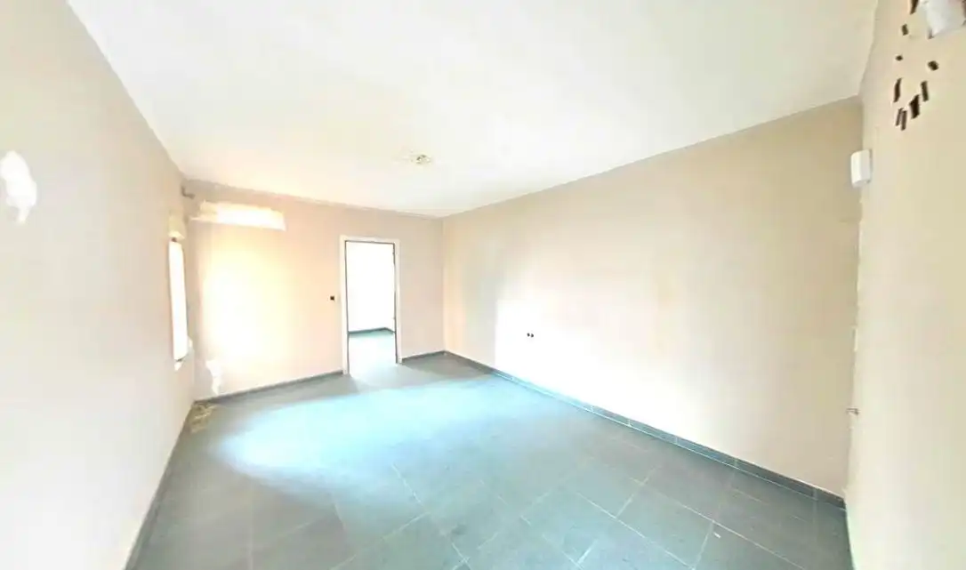 Planta baixa en venda en Linares