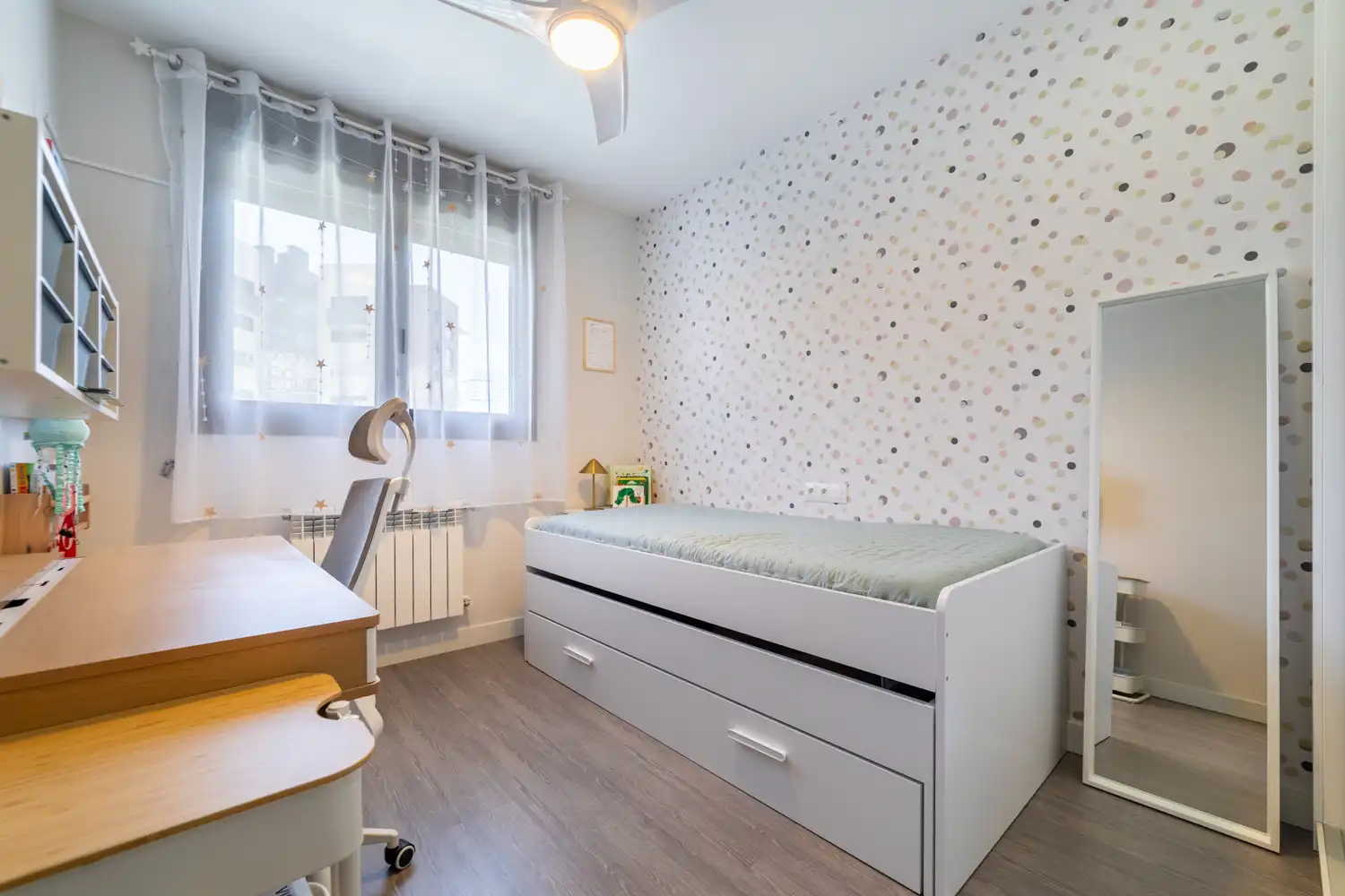 Bedroom of Flat for sale in Tres Cantos  with Air Conditioner, Heating and Private garden