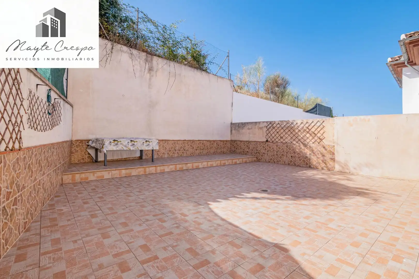 Casa aparellada amb terrassa en venda a Jun, imagen 12