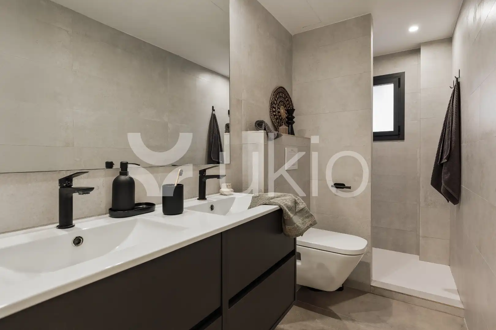 Bathroom of Apartments for rent in Barcelona  with Air Conditioner, Heating and Furnished