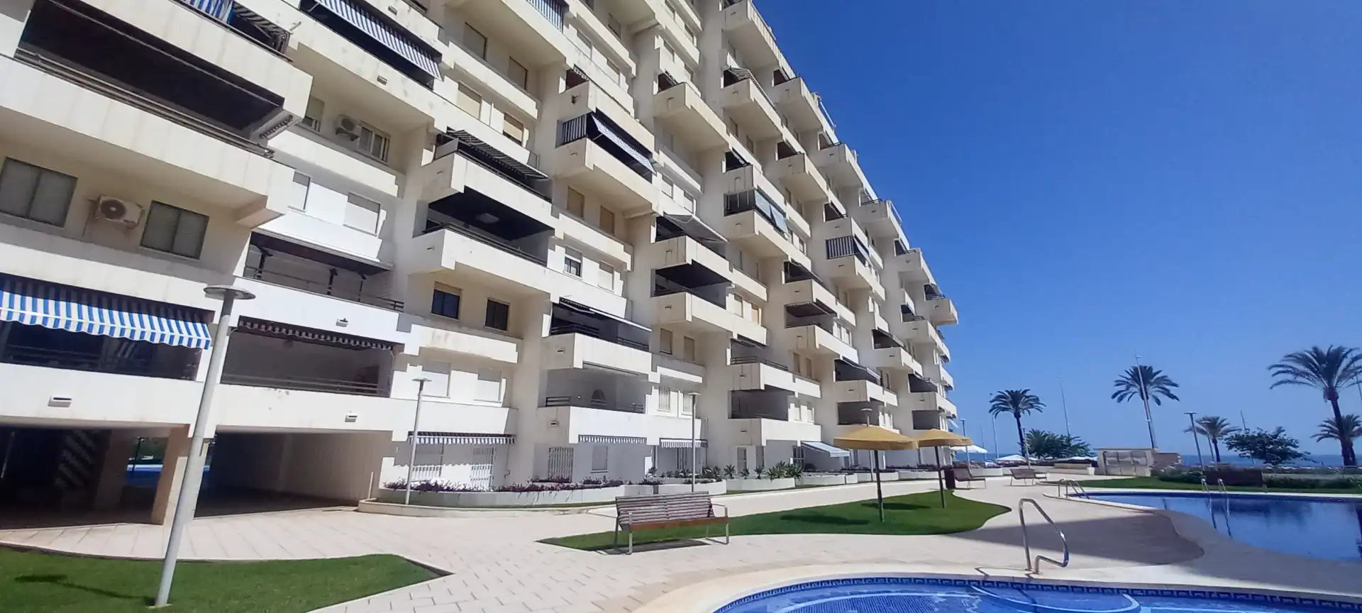 Vista exterior de Pis en venda en Gandia amb Terrassa, Traster i Piscina comunitària