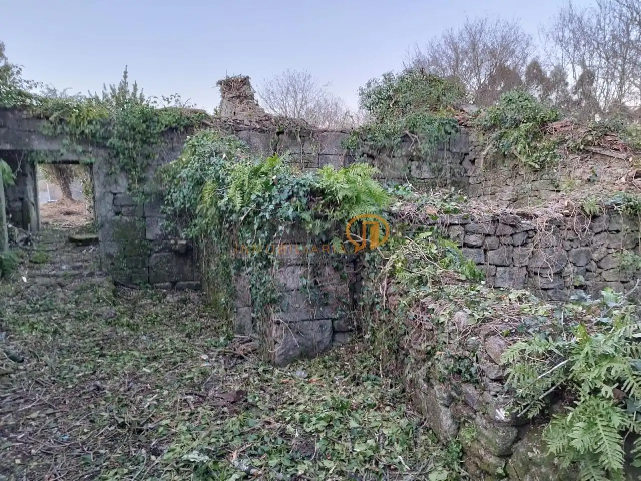 Finca rústica en venda en Pontevedra Capital  amb Jardí privat