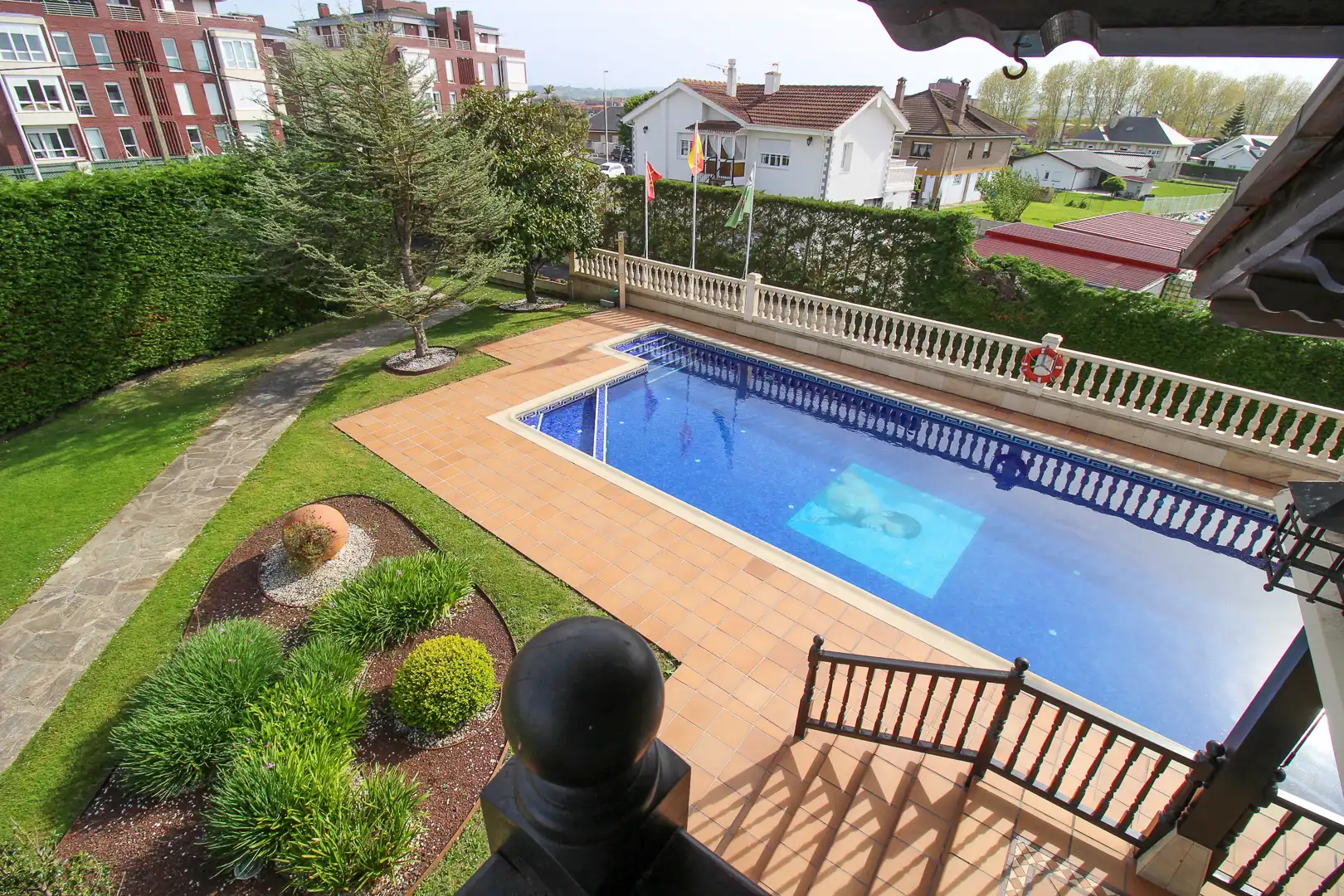 Piscina de Casa o chalet en venta en Santa Cruz de Bezana con Calefacción, Jardín privado y Terraza