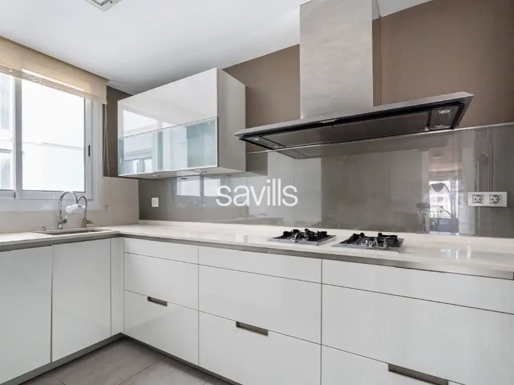 Cuina de Apartament en venda en Barcelona amb Aire condicionat i Terrassa