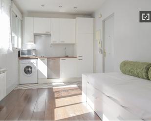 Bedroom of Flat to rent in  Madrid Capital  with Air Conditioner, Heating and Furnished