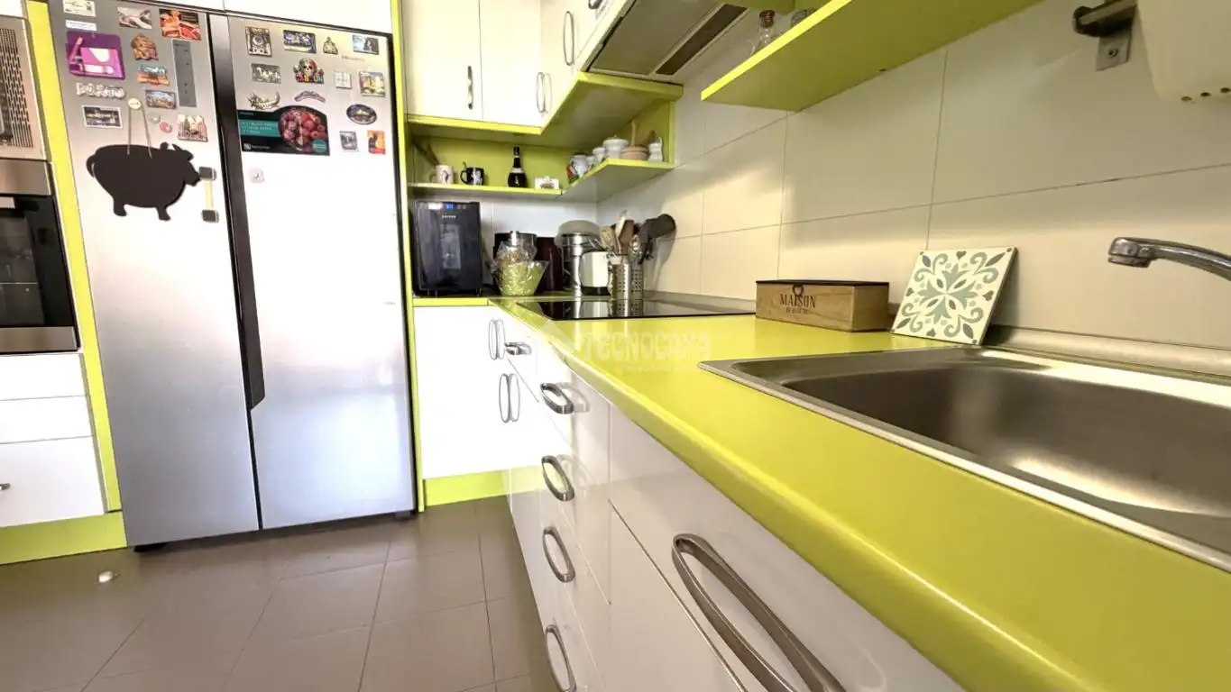 Cocina de Piso en venta en Alcalá de Henares con Calefacción