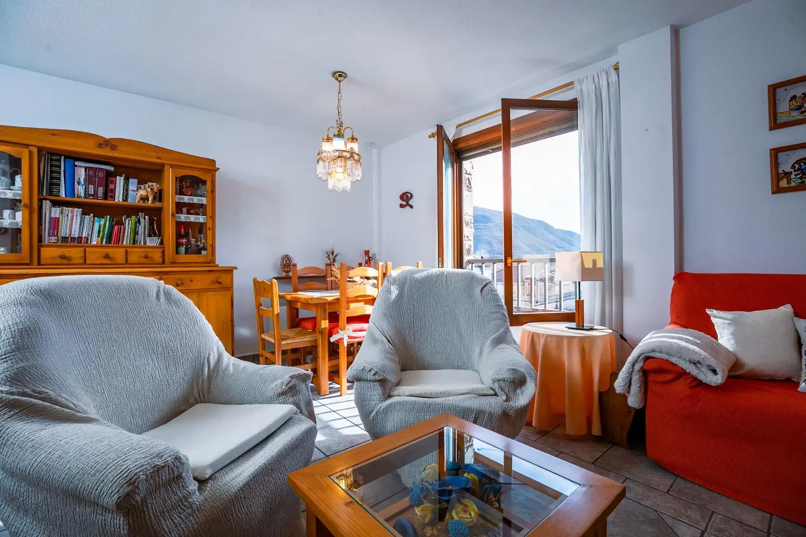 Sala de estar de Dúplex en venta en Biescas con Calefacción, Trastero y Amueblado