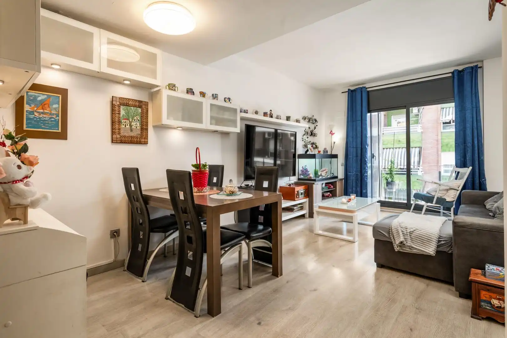 Sala d'estar de Pis en venda en Montcada i Reixac amb Parquet, Terrassa i Balcó