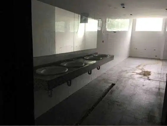 Baño de Nave industrial en venta en San Martín del Rey Aurelio