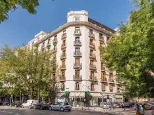 Außenansicht von Wohnung zur Miete in Madrid mit Klimaanlage, Heizung und Möbliert