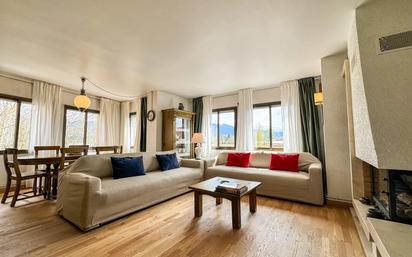 Living room of Flat to rent in Puigcerdà  with Heating, Terrace and Balcony