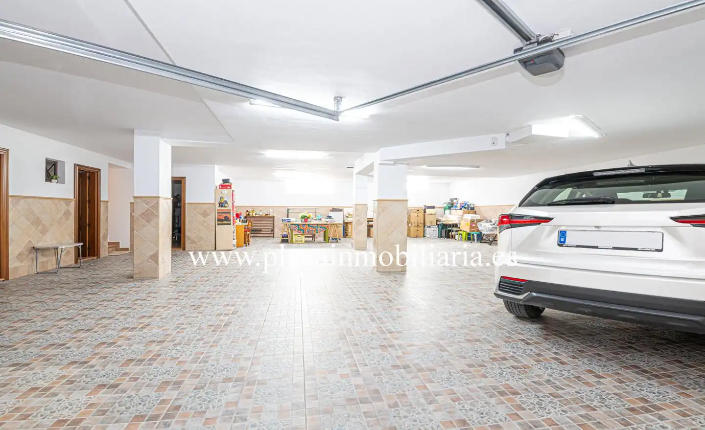 Parking of Houses for sale in Lucena
