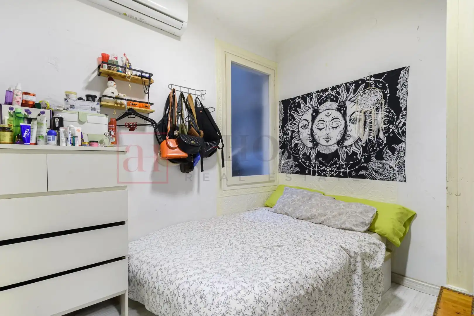 Habitación de Piso en venta en Barcelona con Aire acondicionado, Calefacción y Balcón