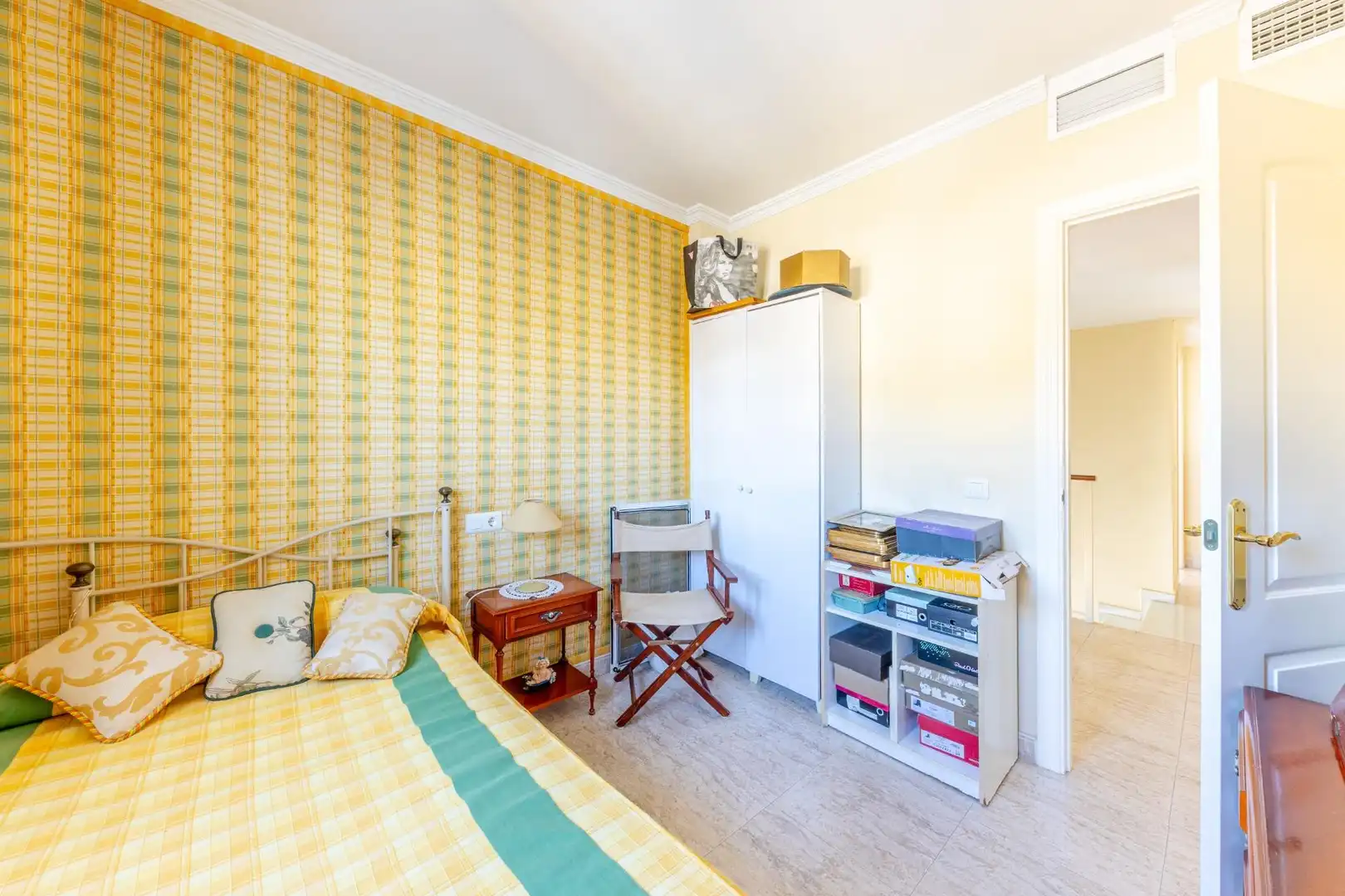 Casa aparellada amb terrassa en venda a Calle Calle Mistral, imagen 22