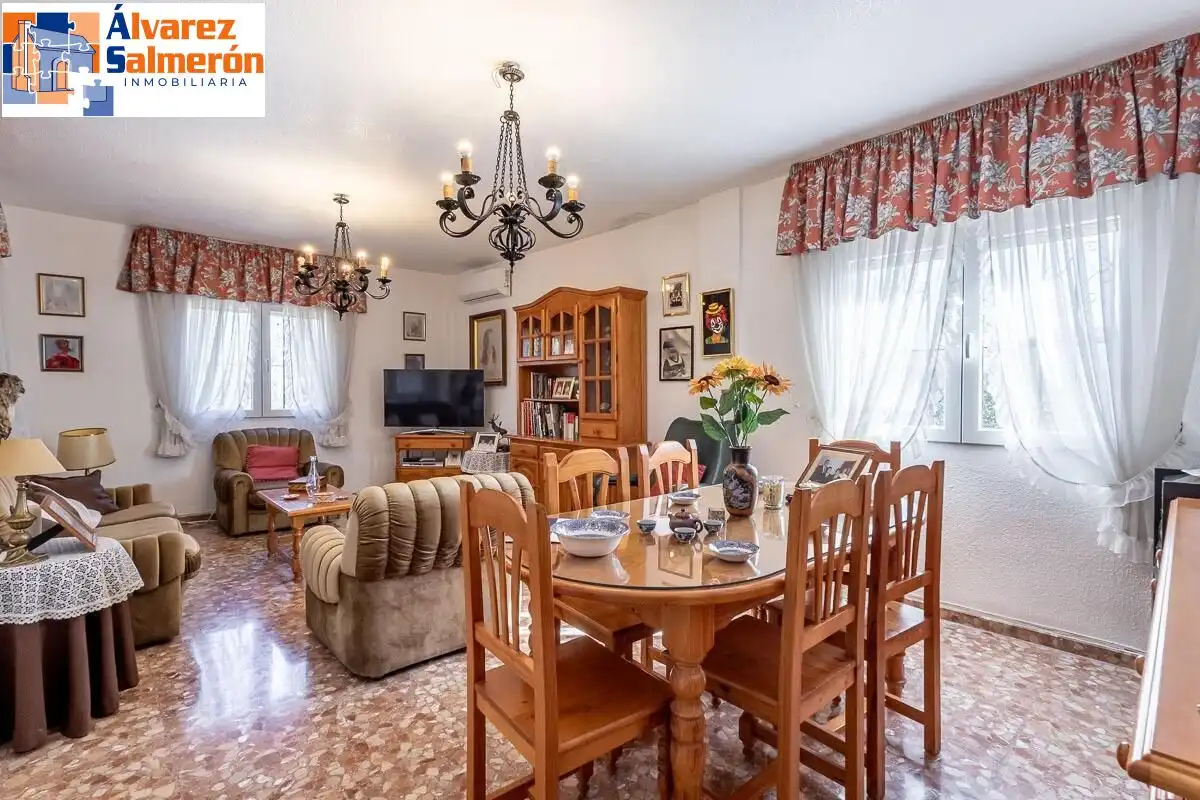 Chalet con piscina en venta en Atarfe, imagen 4