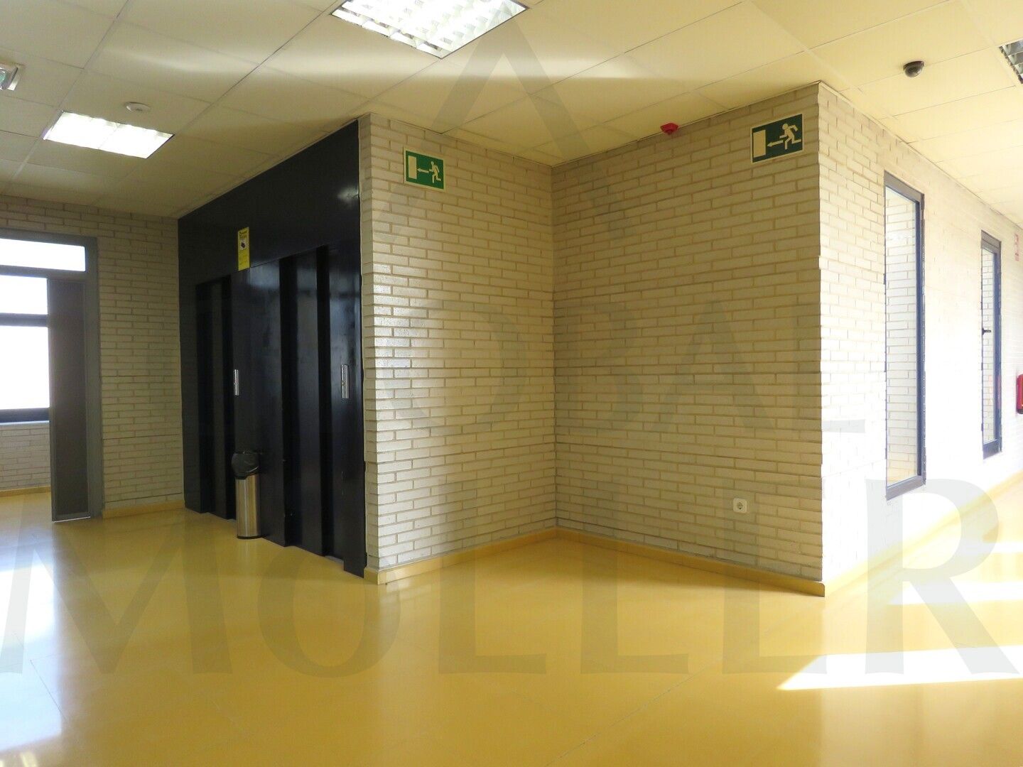 Office for sale in Cartagena  with Air Conditioner and Heating