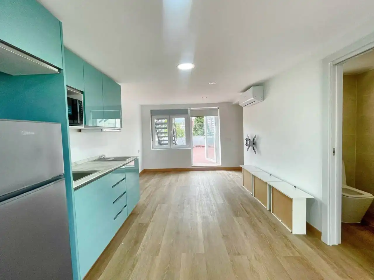 Cuina de Pis en venda en Cerdanyola del Vallès amb Aire condicionat, Parquet i Terrassa