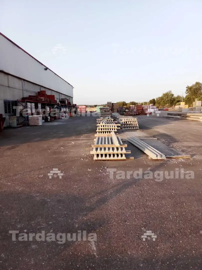 Außenansicht von Fabrikhallen zum Verkauf in Sancti-Spíritus (Salamanca)