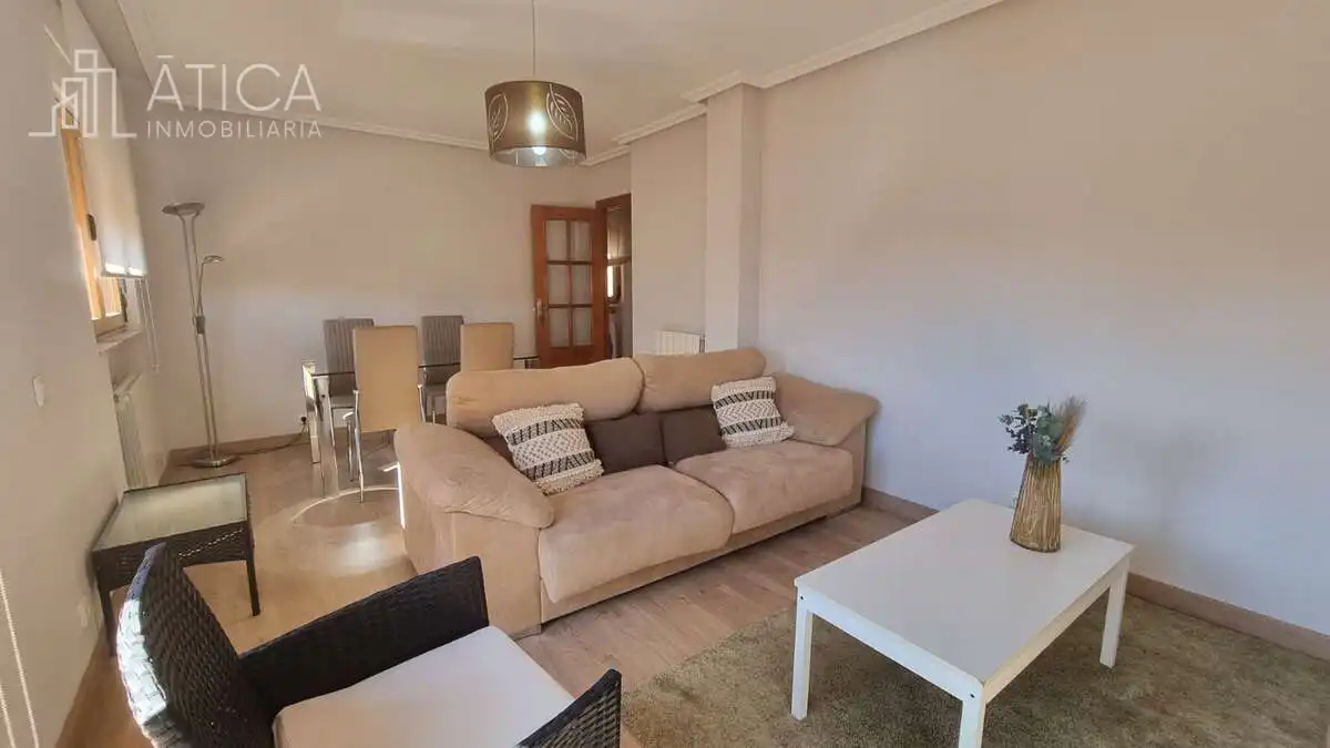 Sala d'estar de Àtic de lloguer en San Bernardo - Carmelitas - Campus