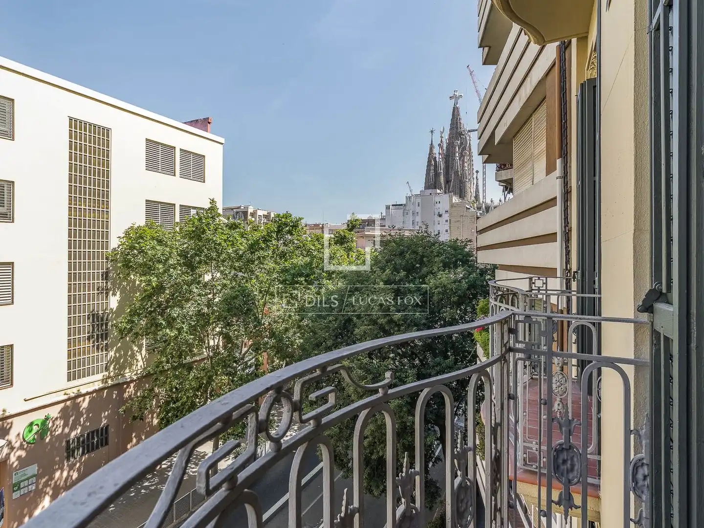 Vista exterior de Pis en venda en Barcelona amb Aire condicionat, Parquet i Balcó