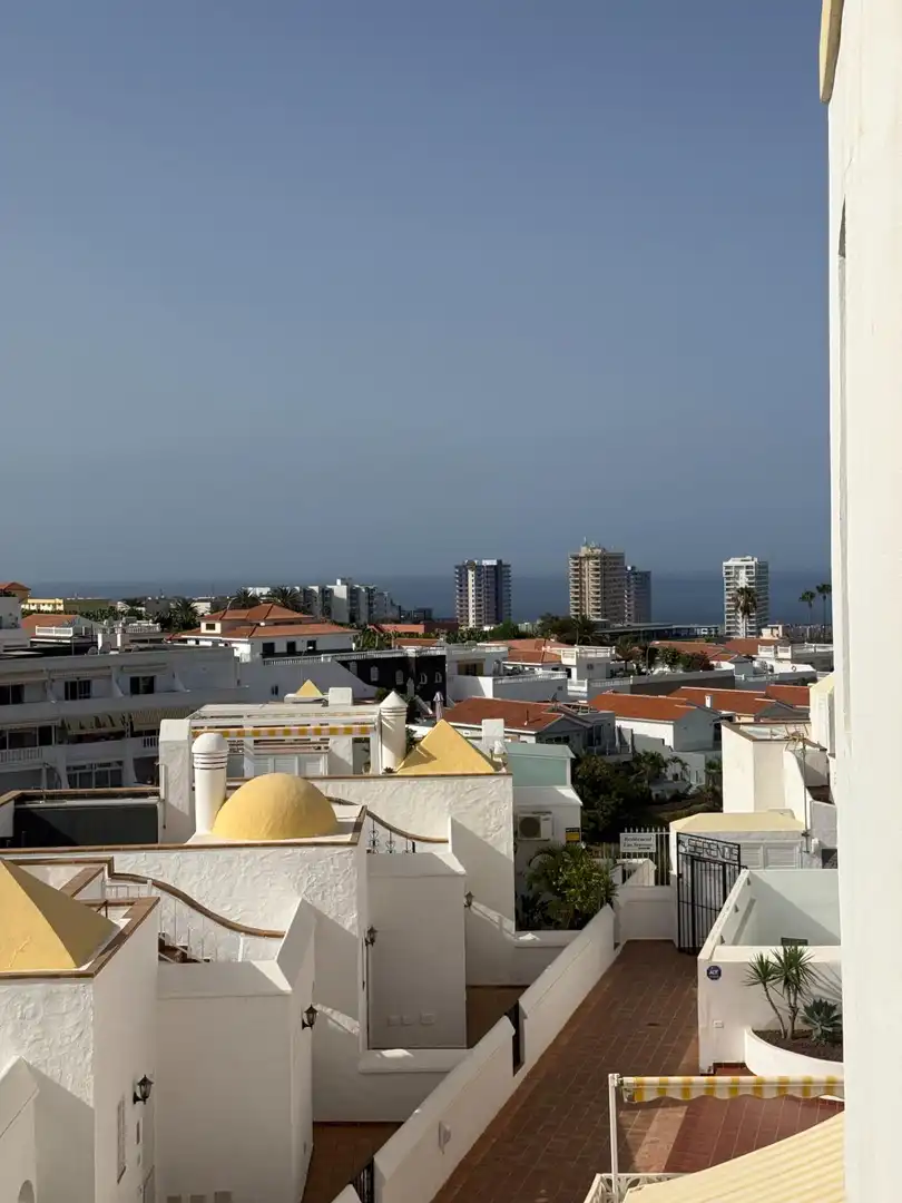 Vista exterior de Ático en venta en Adeje con Terraza, Trastero y Piscina comunitaria