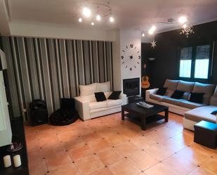 Sala d'estar de Casa adosada en venda en Talavera de la Reina amb Aire condicionat