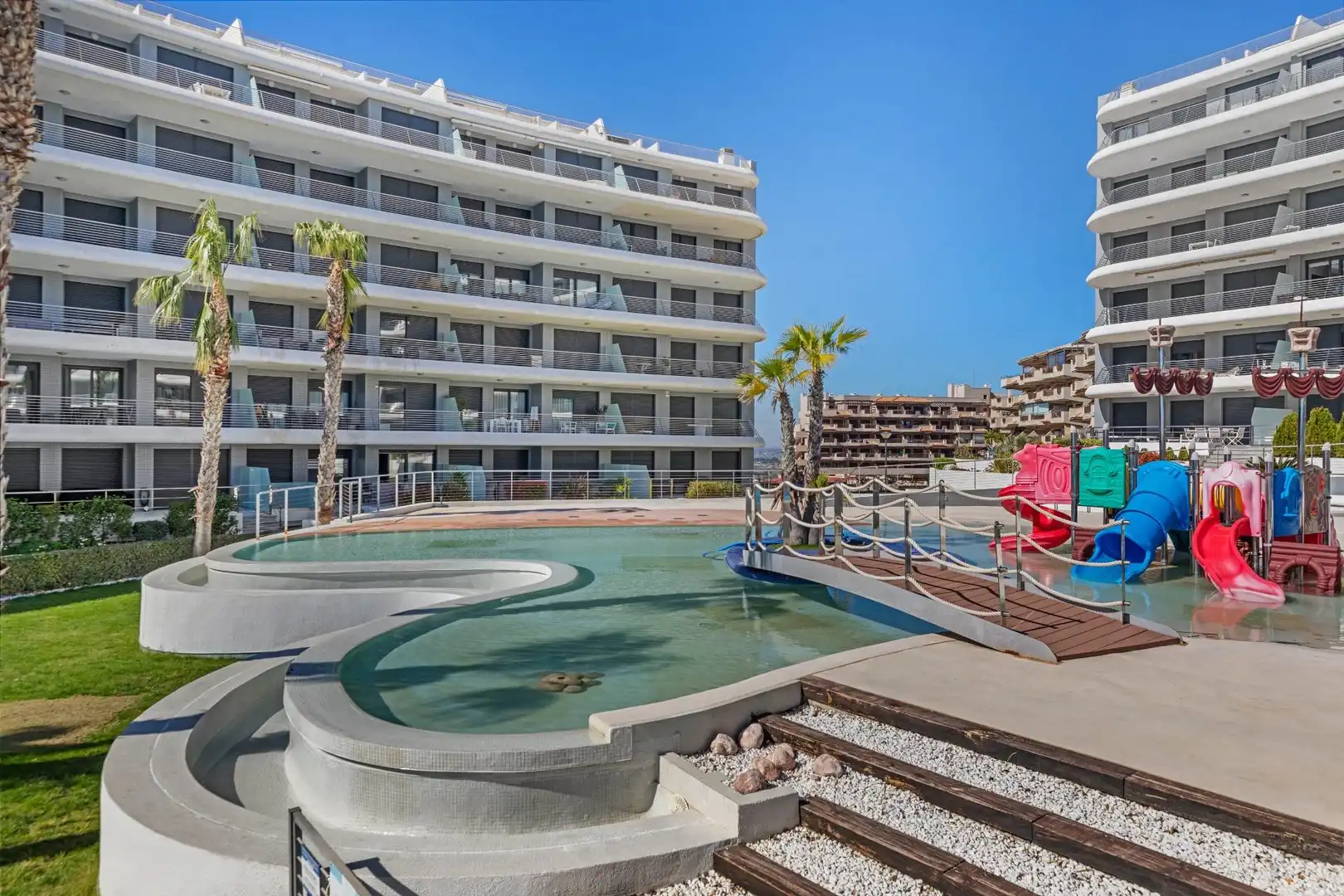 Piscina de Apartament en venda en Elche / Elx amb Aire condicionat, Calefacció i Jardí privat