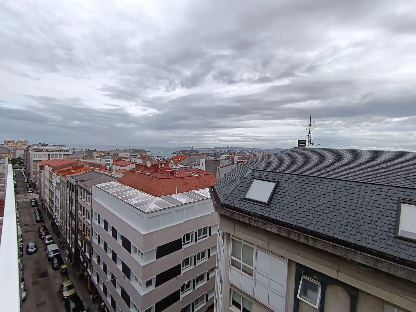 Außenansicht von Wohnung zur Miete in A Coruña Capital  mit Heizung, Terrasse und Möbliert