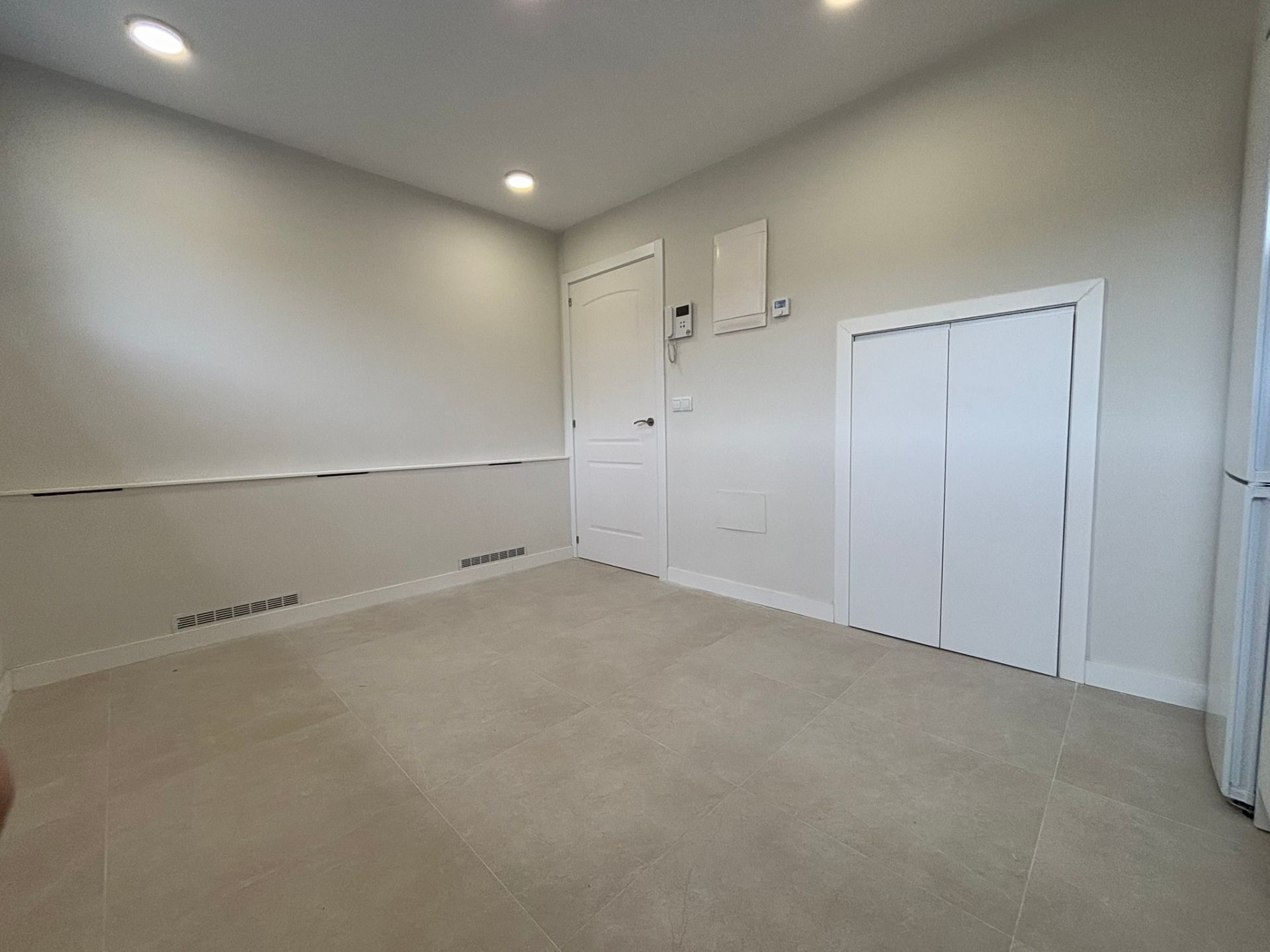 Single-family semi-detached to rent in  Madrid Capital  with Air Conditioner, Heating and Private garden