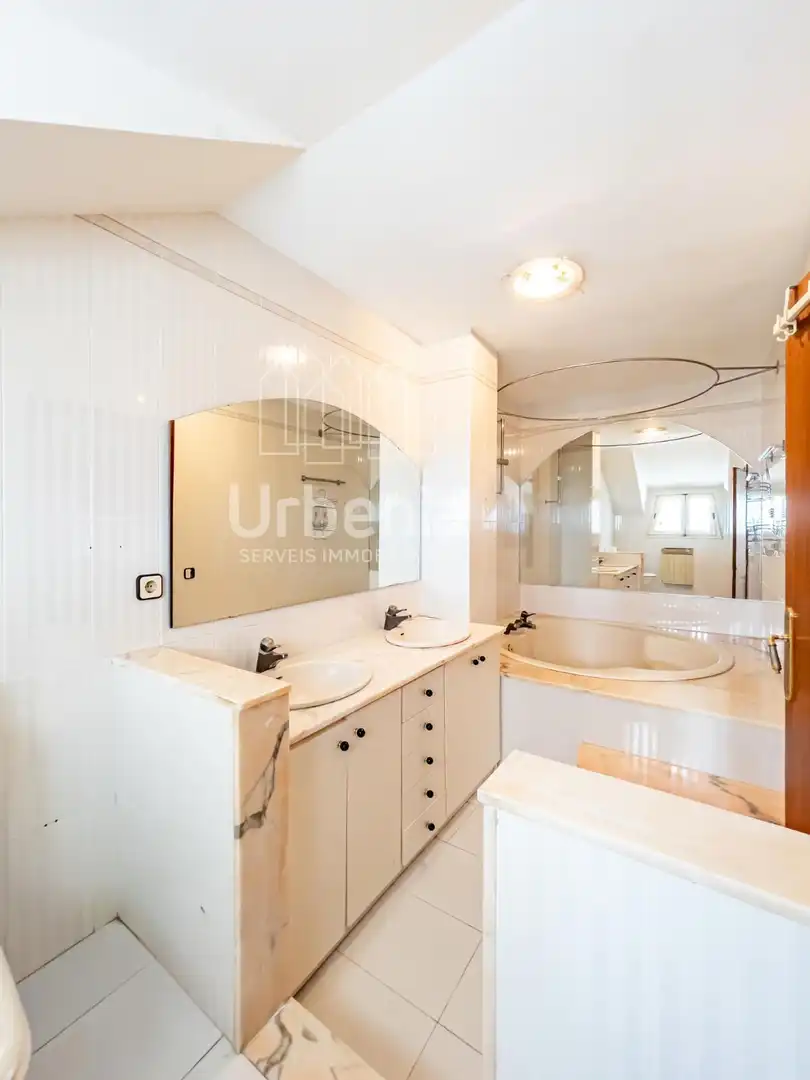 Casa con piscina en venta en Nucli Urbà, imagen 32