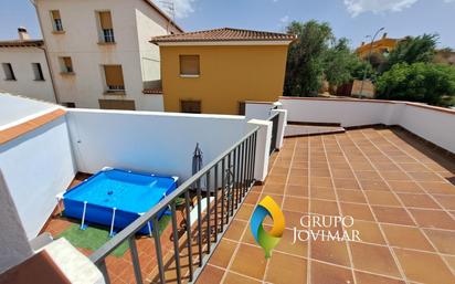 Vista exterior de Casa o xalet en venda en Guadix amb Terrassa i Balcó