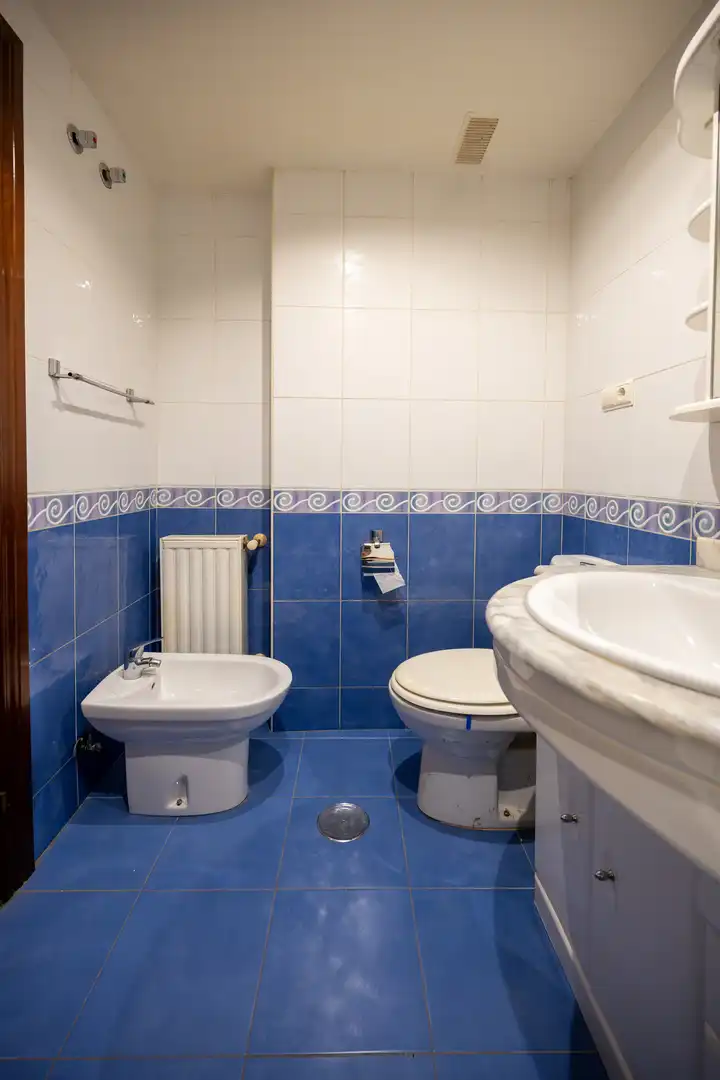 Bany de Pis en venda en Gijón  amb Calefacció i Traster
