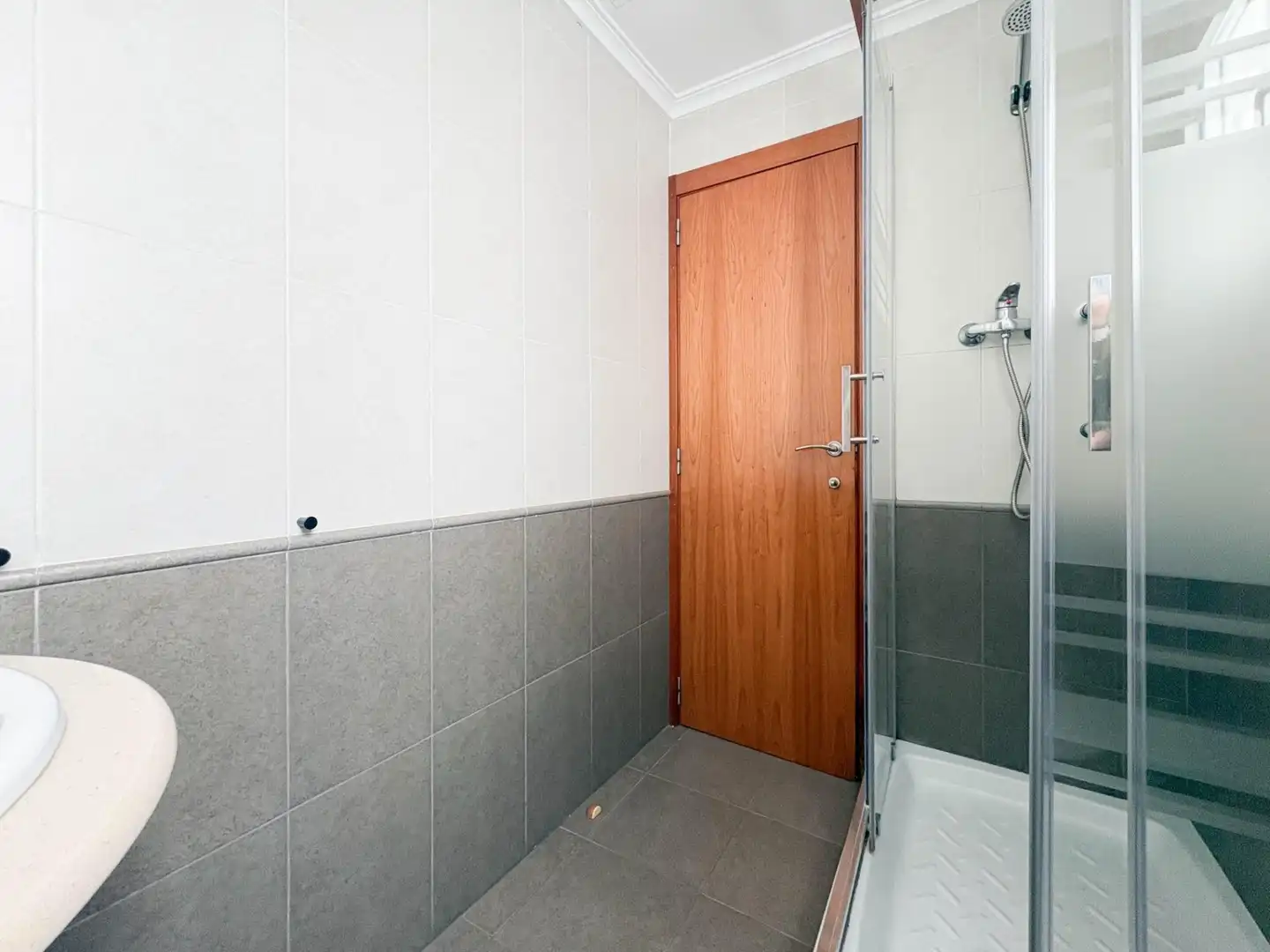 Bathroom of Flat for rent in Valencia  with Air Conditioner, Heating and Furnished