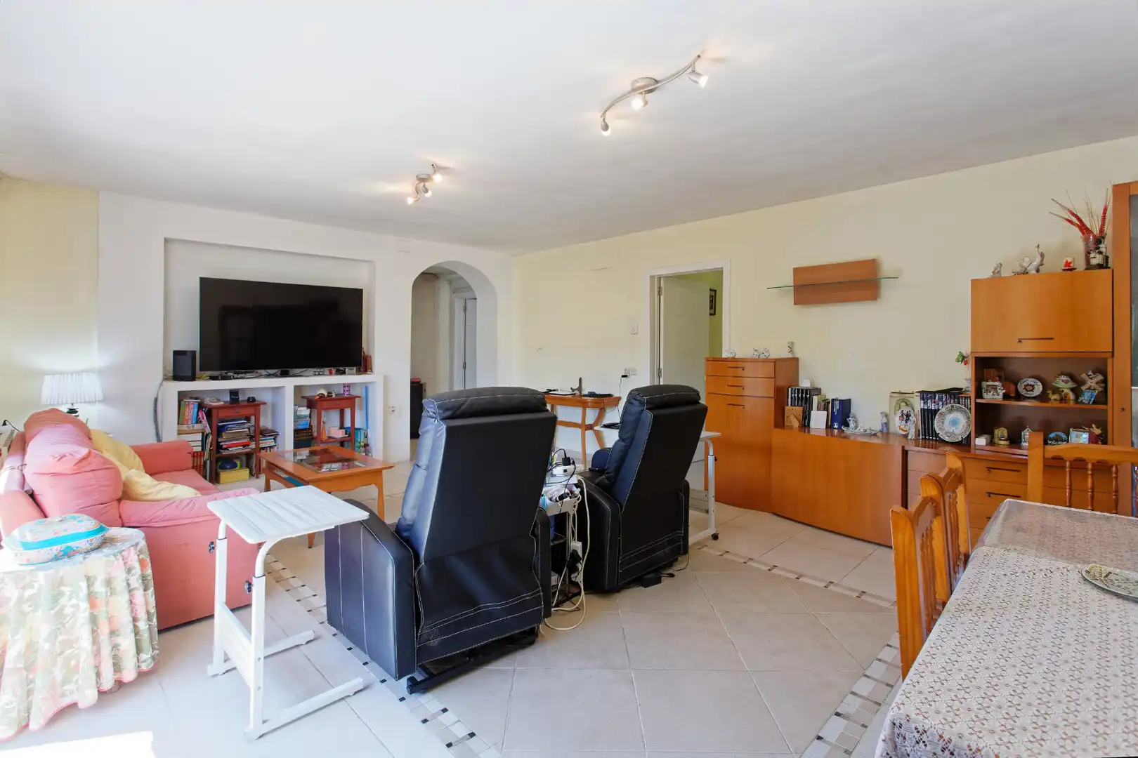 Sala de estar de Casa o chalet en venta en Vallirana con Aire acondicionado, Calefacción y Jardín privado