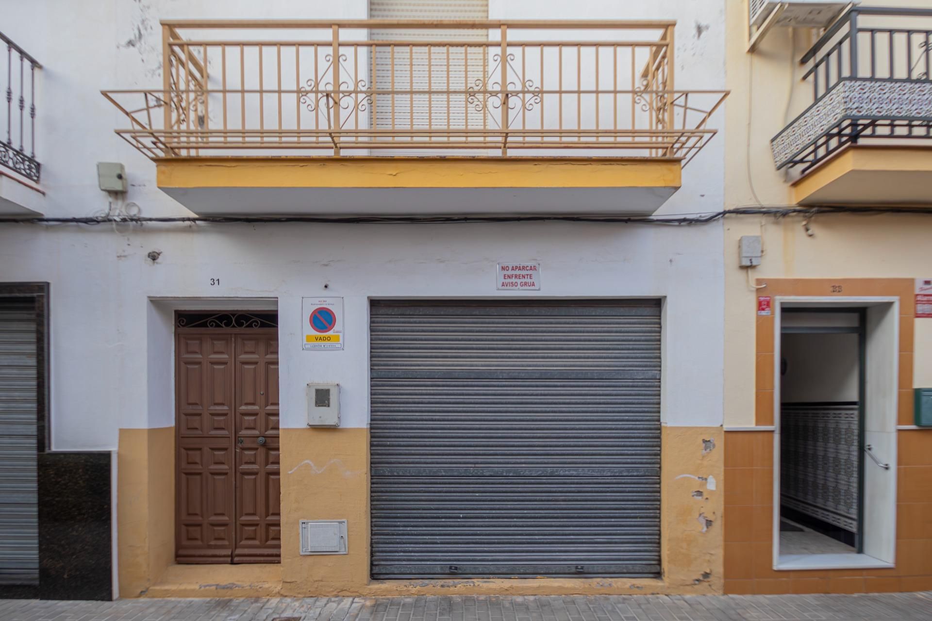 Exterior view of Single-family semi-detached for sale in  Sevilla Capital  with Private garden and Balcony