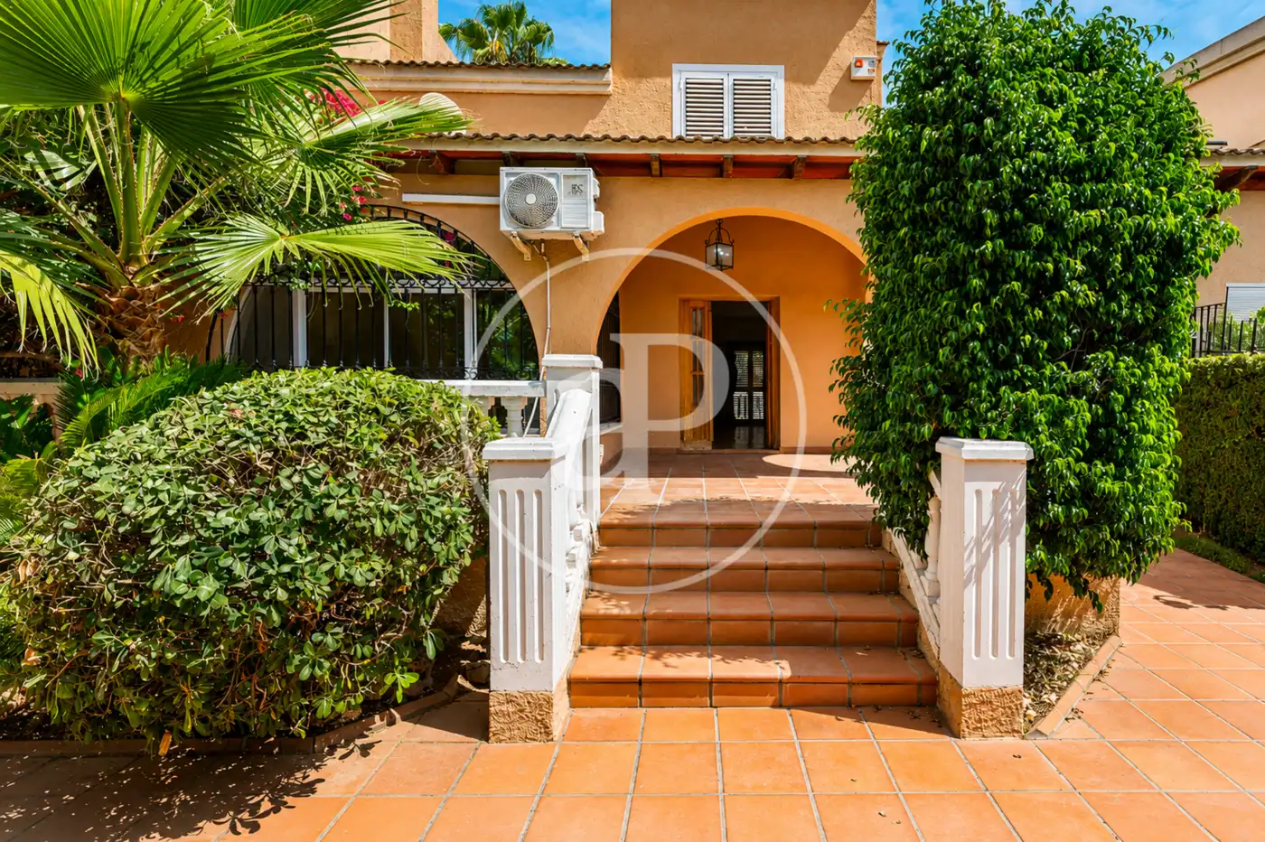 Vista exterior de Casa o xalet en venda en L'Eliana amb Aire condicionat, Calefacció i Jardí privat