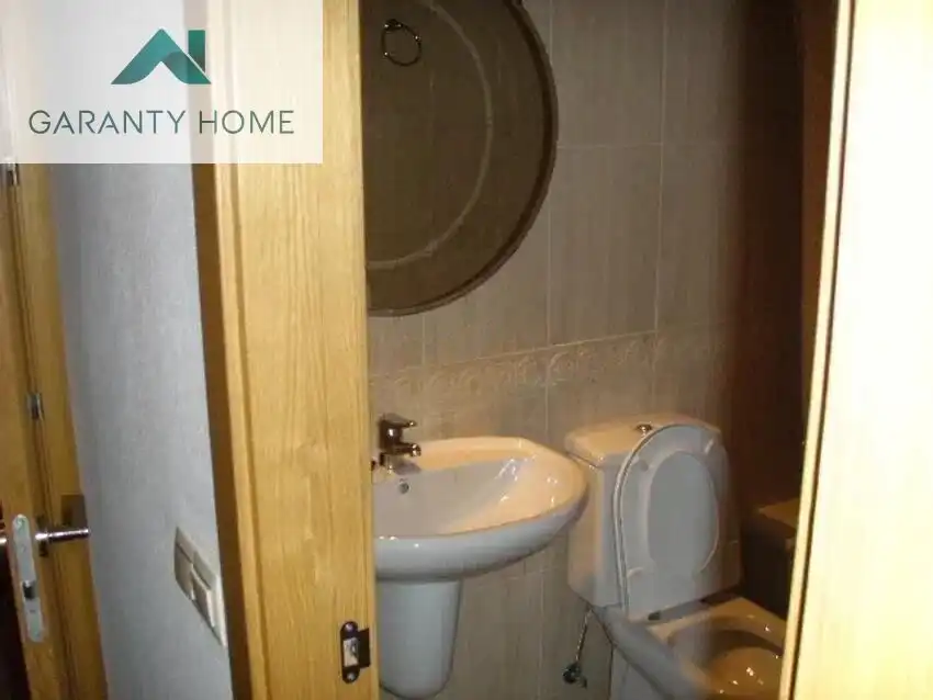 Baño de Piso de alquiler en Málaga con Aire acondicionado, Calefacción y Jardín privado