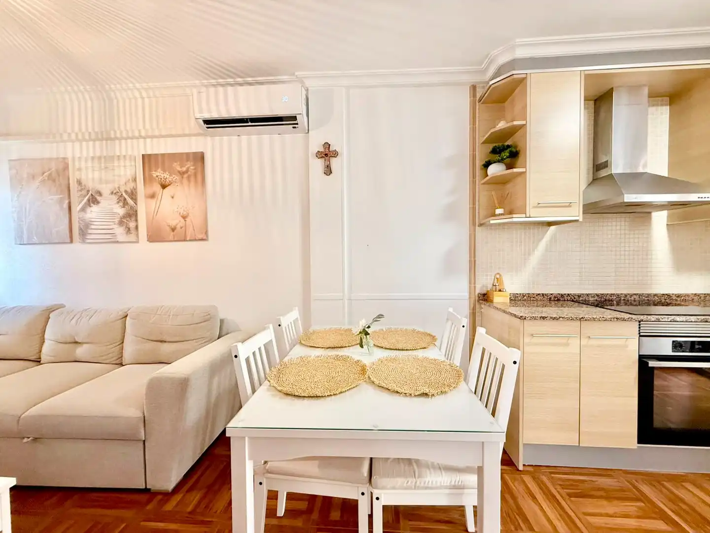 Comedor de Casa o chalet de alquiler en Torrevieja con Aire acondicionado, Amueblado y Horno