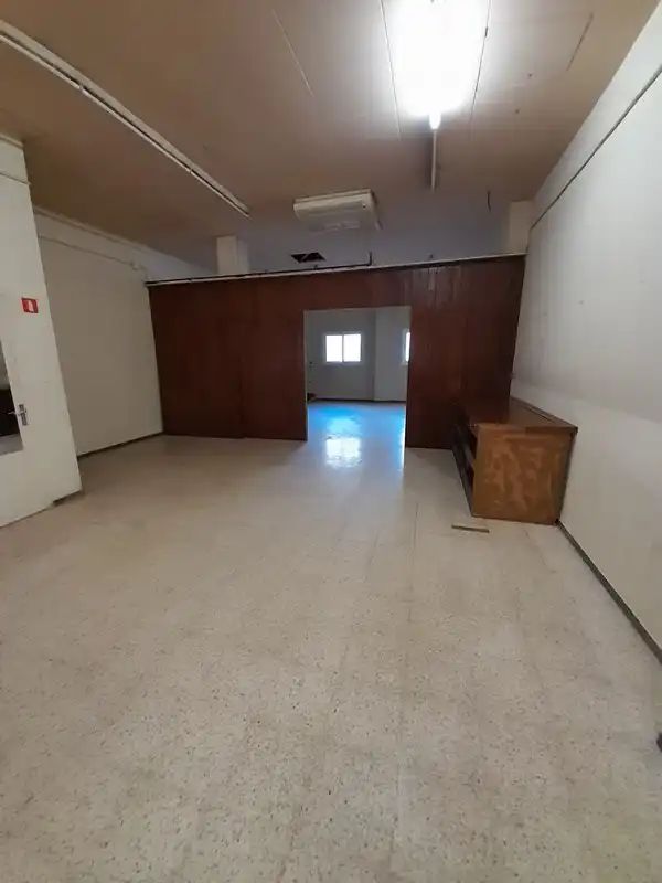 Fabrikhallen zur Miete in Olot