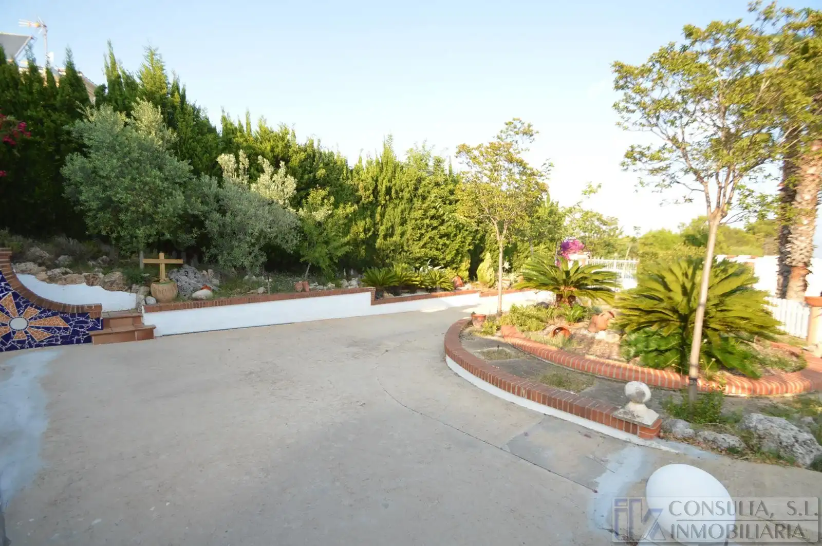 Vista exterior de Casa o xalet en venda en Vinaròs amb Jardí privat, Terrassa i Piscina