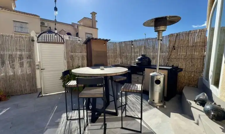 Terrassa de Casa adosada en venda en Orihuela amb Aire condicionat, Jardí privat i Terrassa