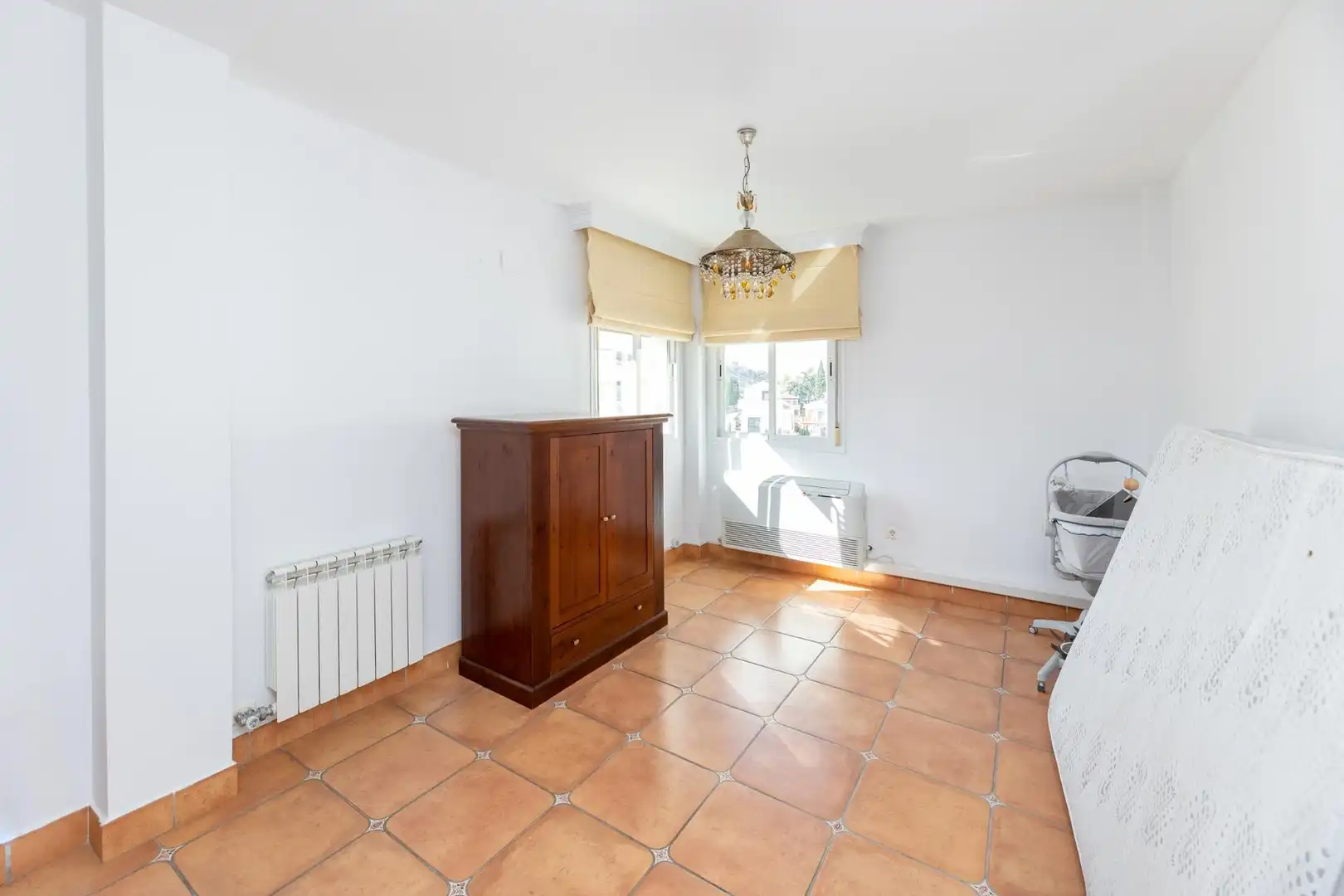 Dormitori de Casa o xalet en venda en Granada amb Jardí privat, Terrassa i Piscina
